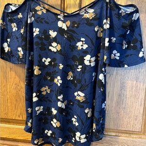 Kaileigh Navy Floral Cold-Shoulder Tunic size XL